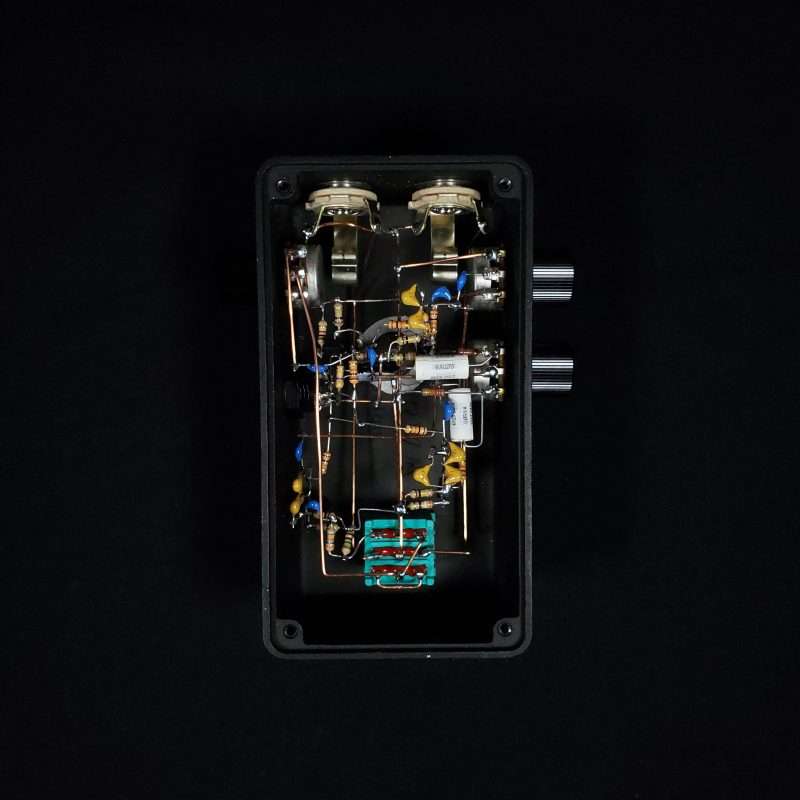 The internals of the Guiding Light guitar pedal.